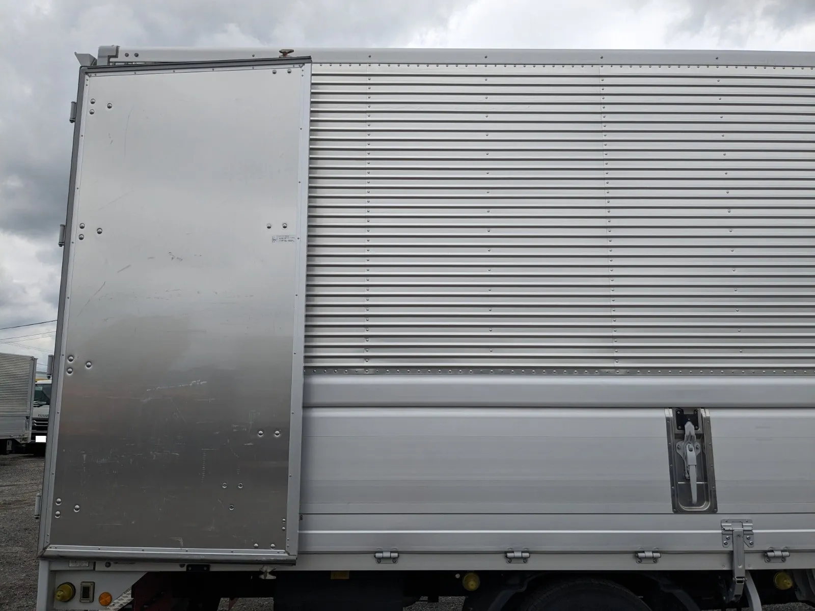 vehicle_image_20260707111314hxFnbFDAVZ.webp