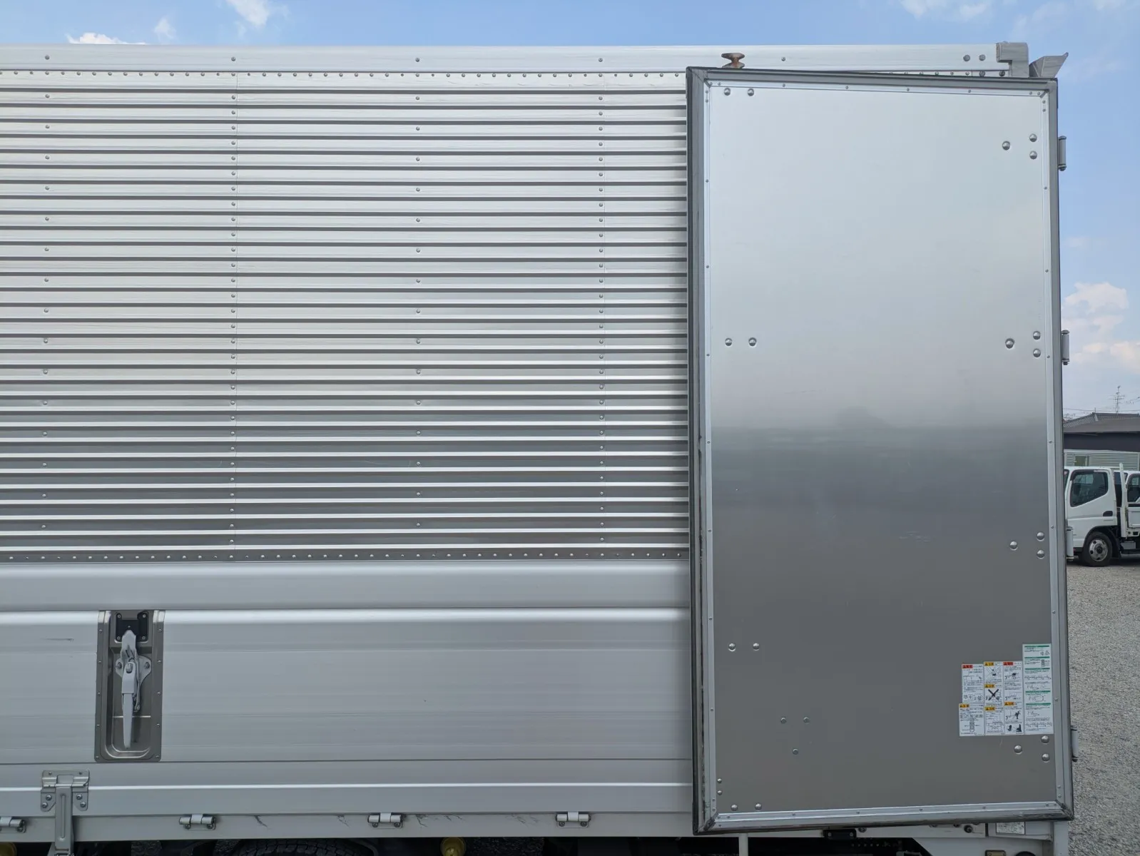 vehicle_image_202608041127574NvoTkkBpQ.webp