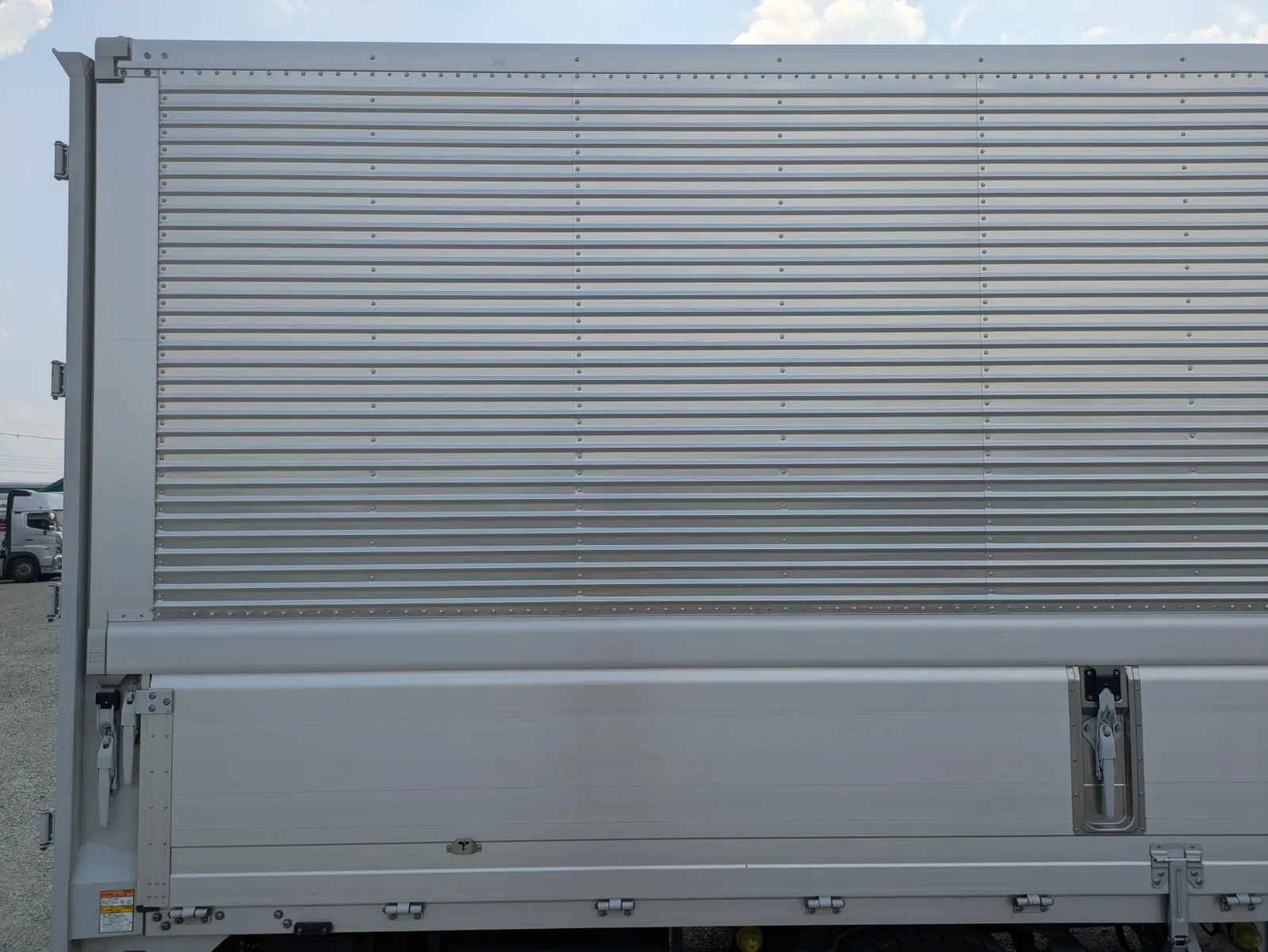 vehicle_image_202608041128013JtkpLFBrf.webp