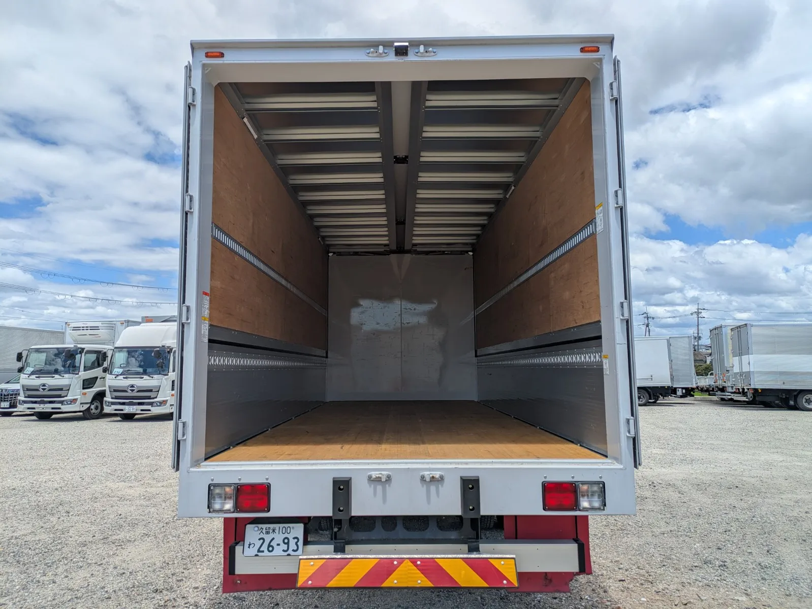 vehicle_image_20260806142622ZpRMxa9GDo.webp