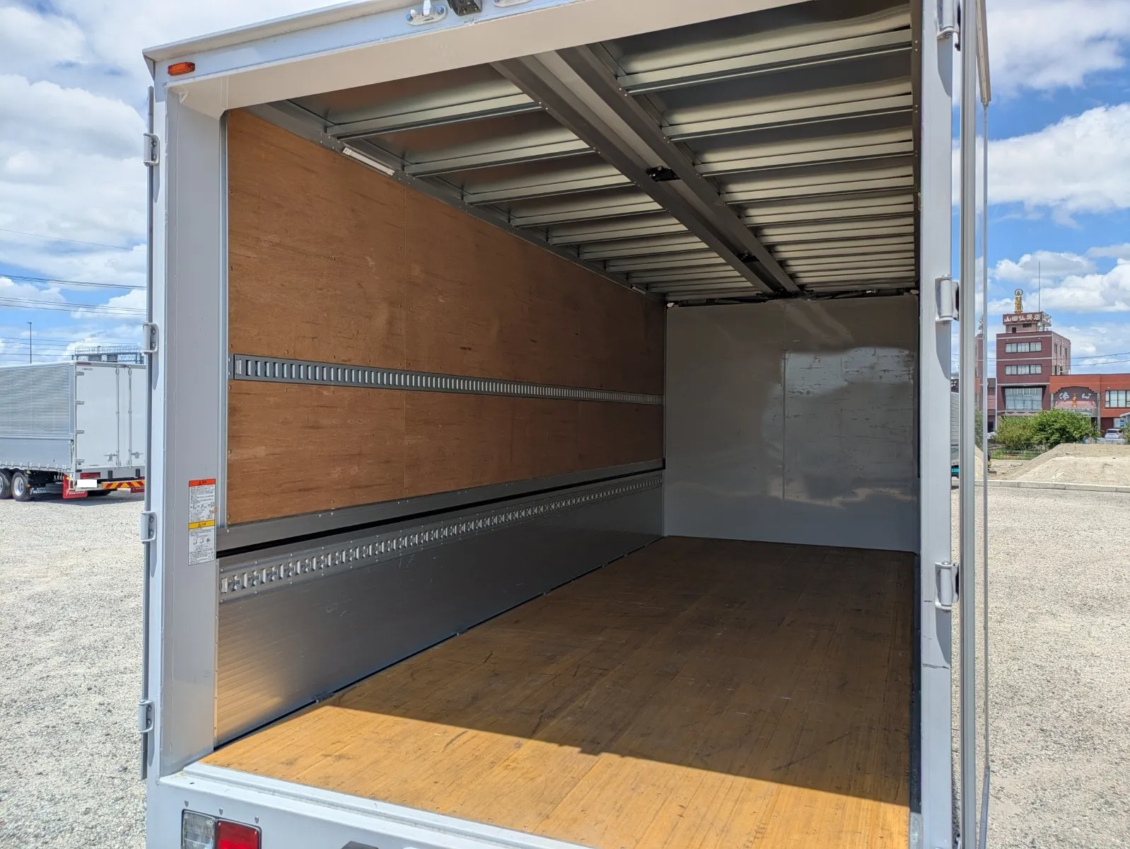 vehicle_image_202608061426258kZwvapVTq.webp