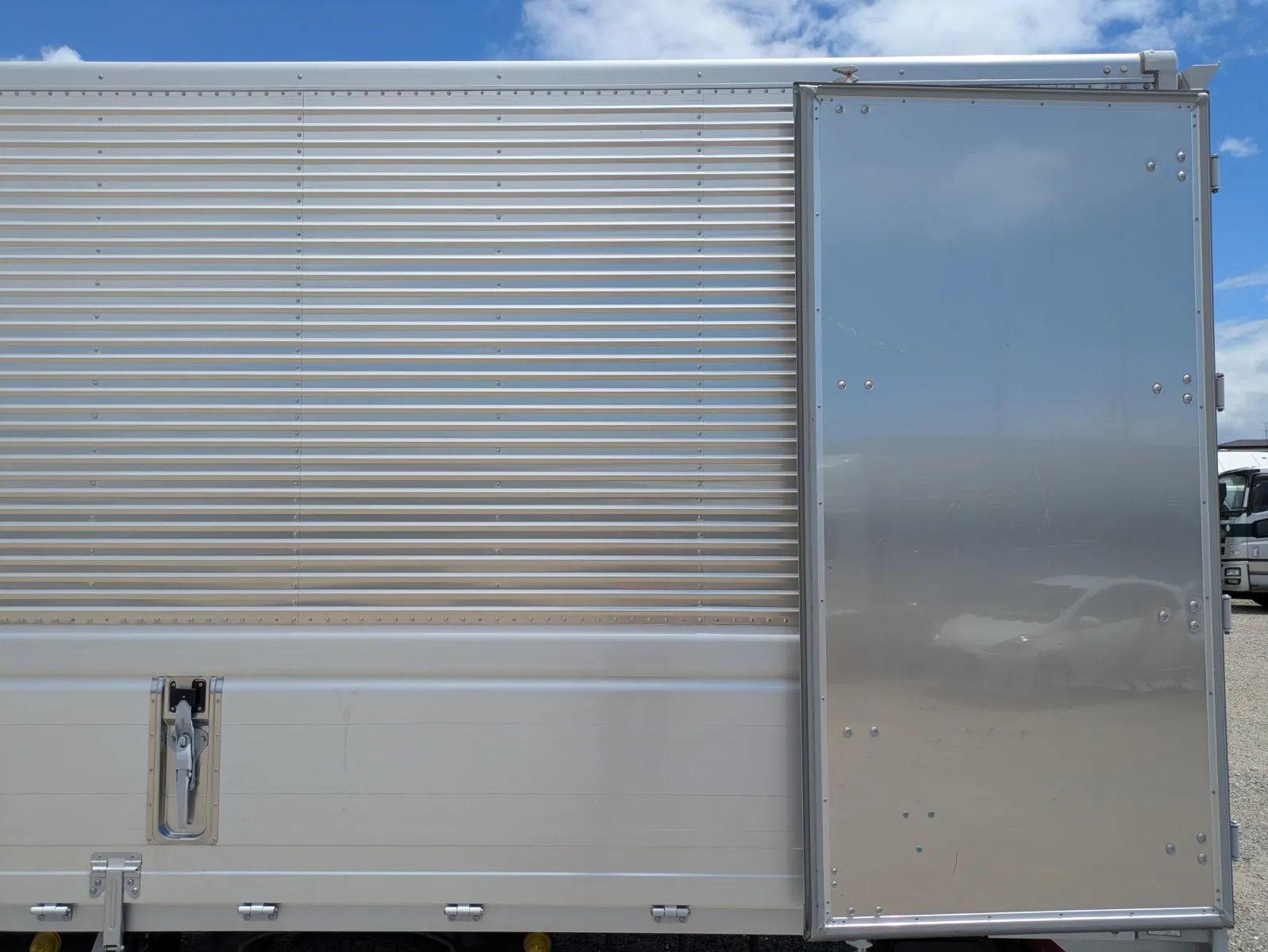 vehicle_image_20260806142625dg1x9PdhfR.webp