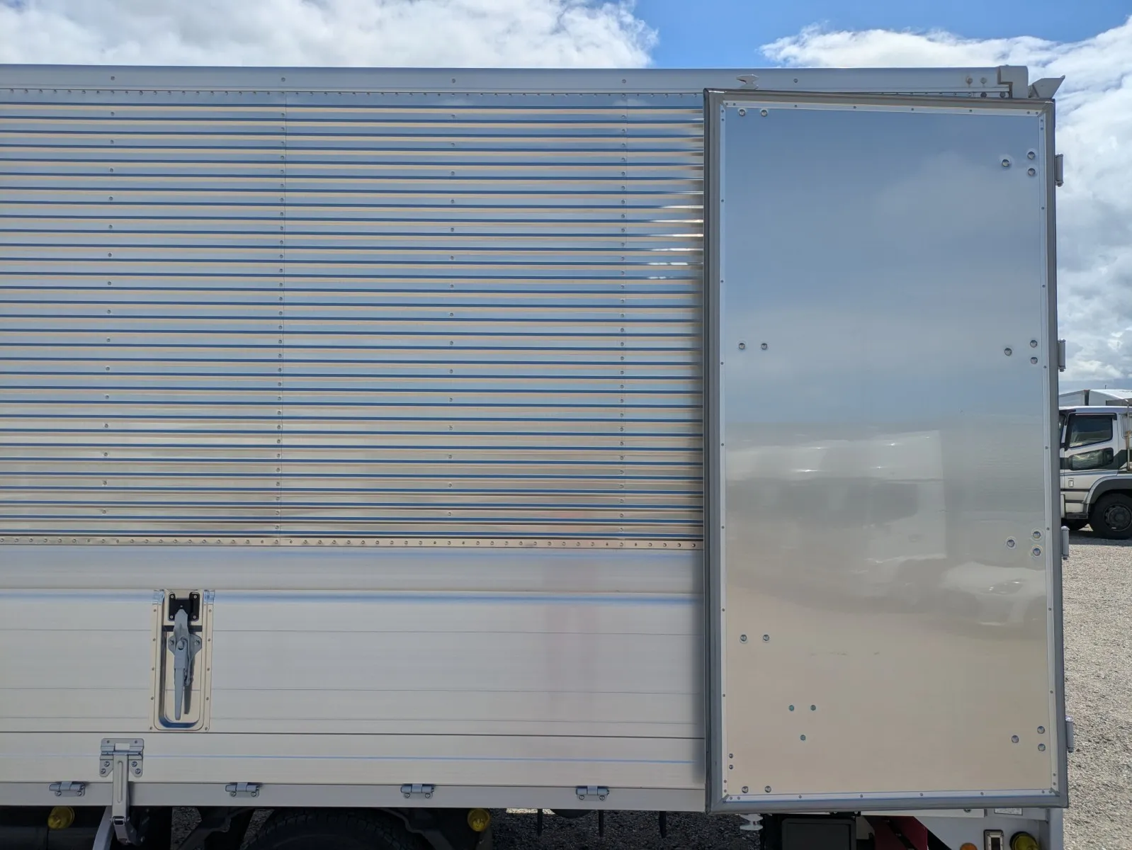 vehicle_image_20260806141515s1X9ige3kq.webp