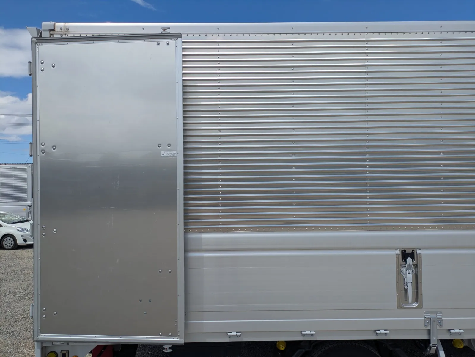 vehicle_image_20260806141519BMJZhhbLfD.webp