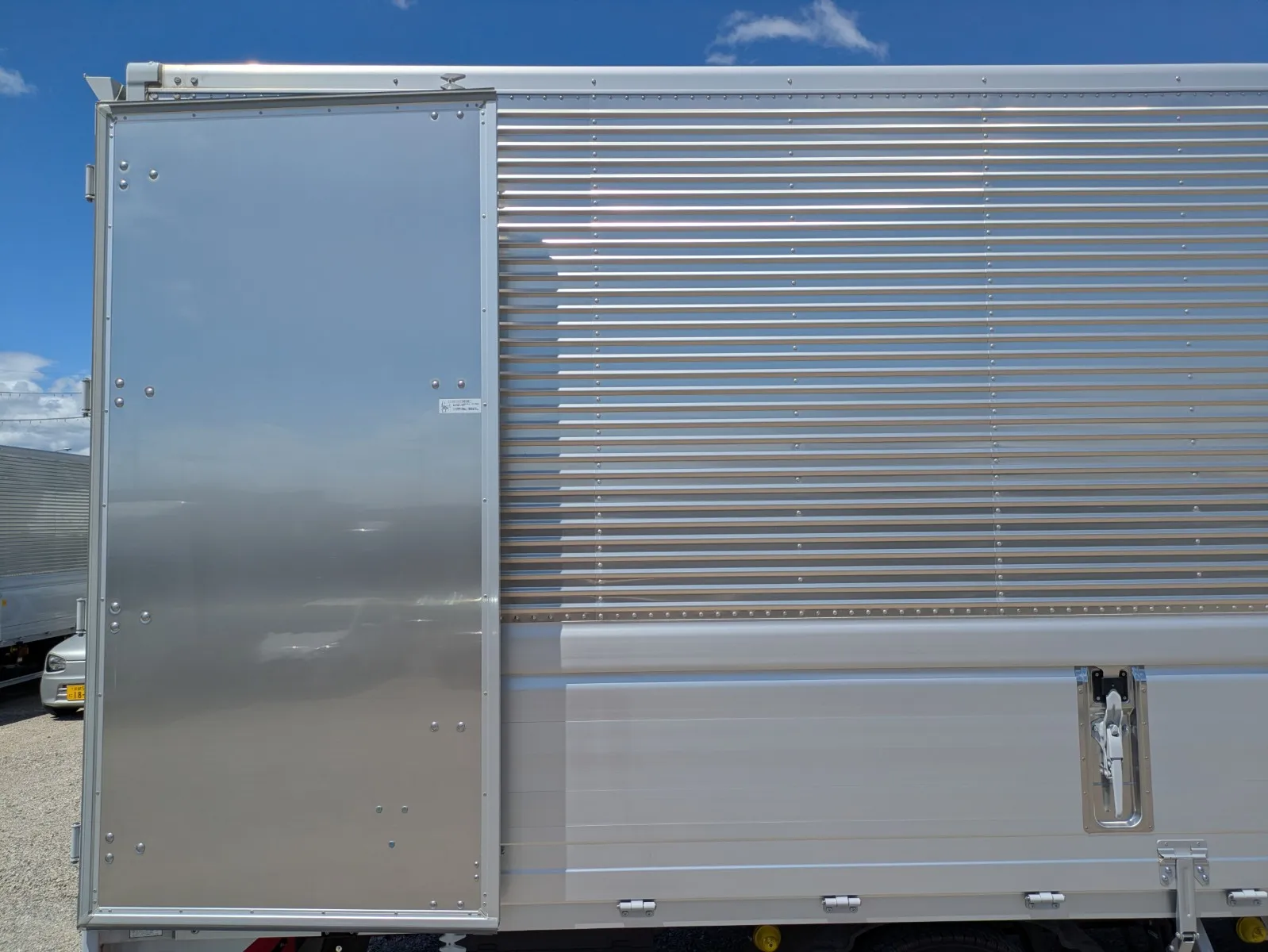 vehicle_image_202608061437027LZjDhtiL5.webp