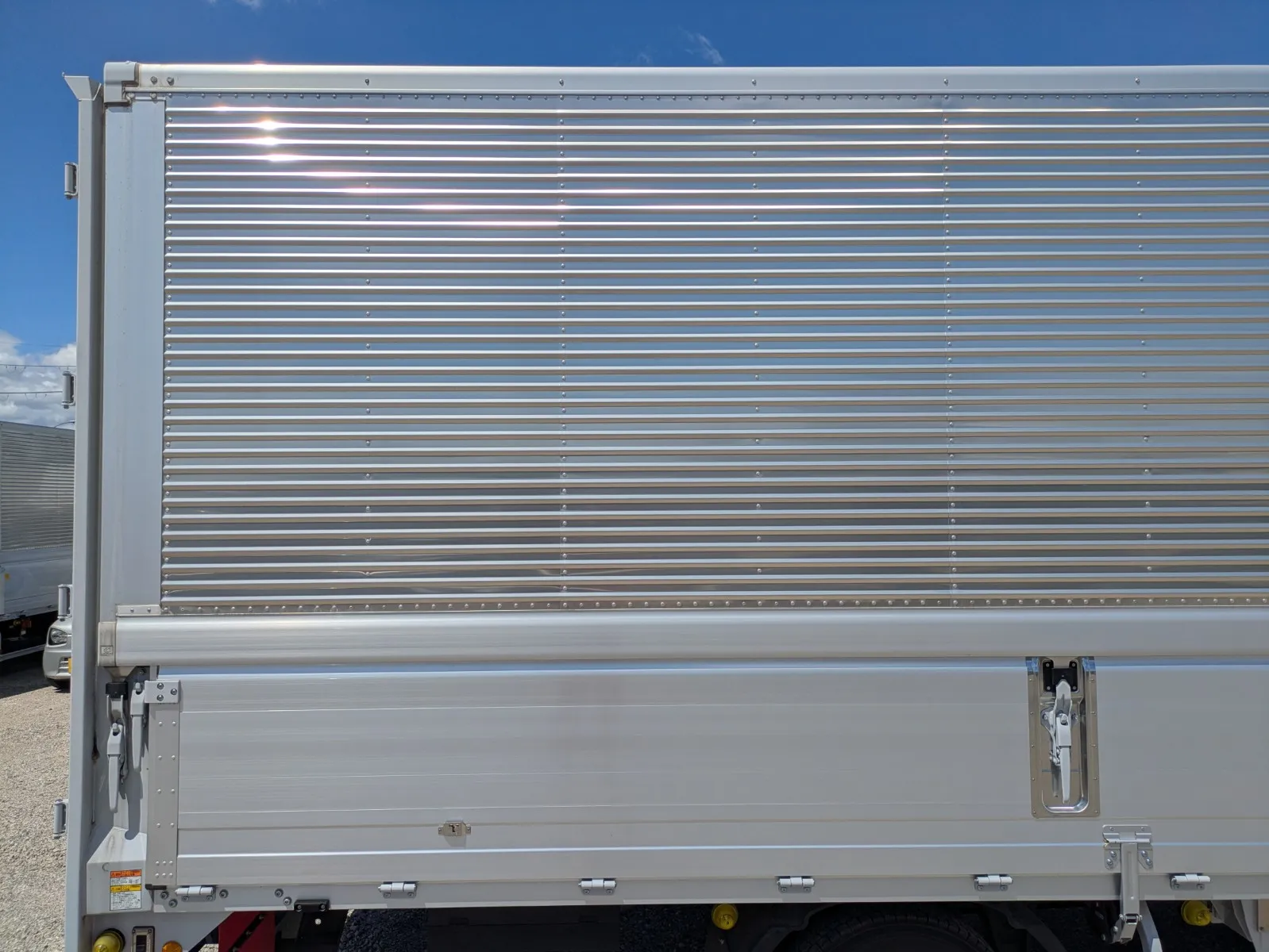 vehicle_image_20260806143703O5CVJdyk4T.webp