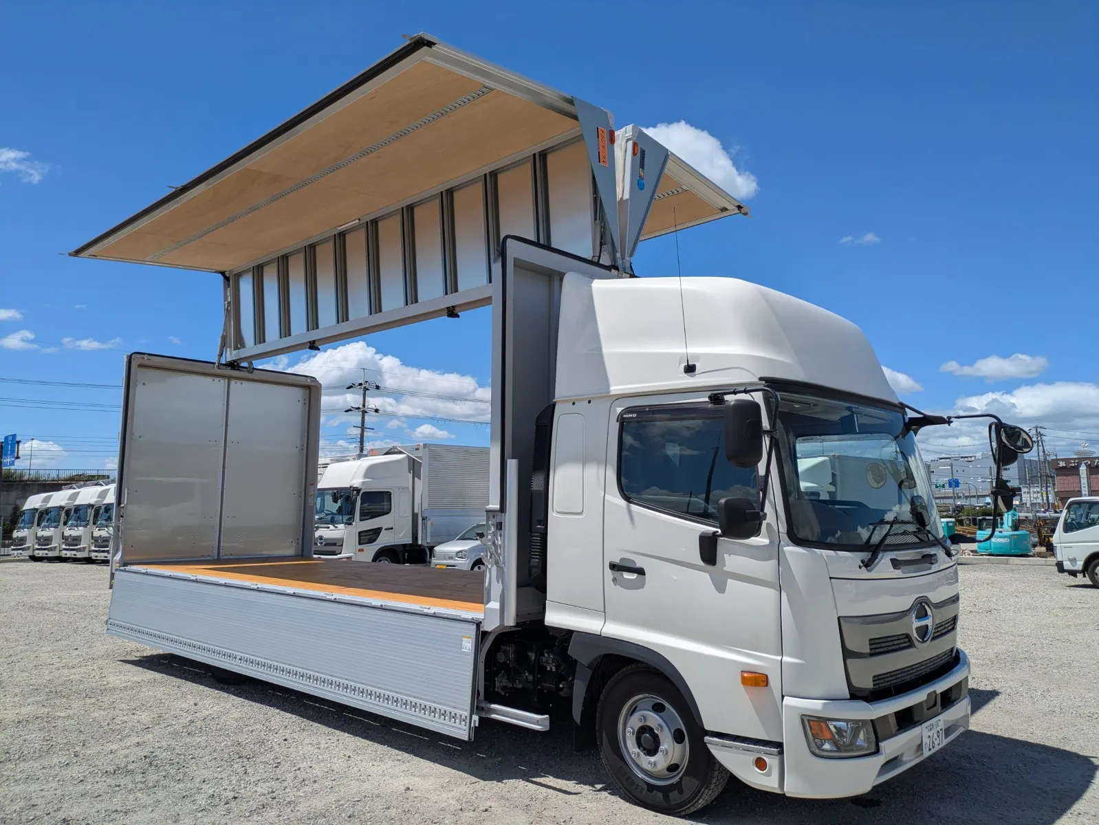 vehicle_image_20260806143704R1sk2GJ7lZ.webp