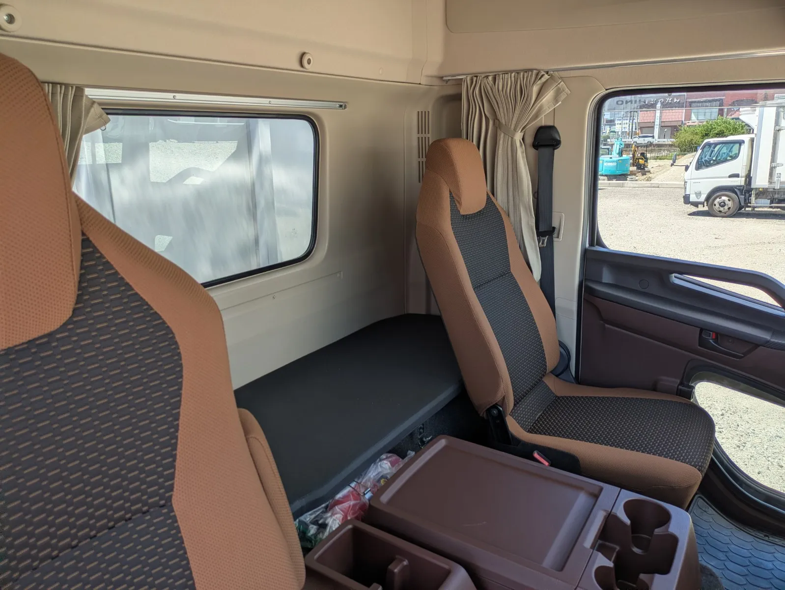 vehicle_image_20260806143706g9AXmTjvyZ.webp
