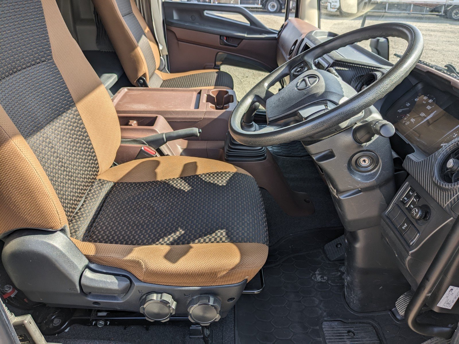 vehicle_image_20260129092920YMGQDyPeAO.jpg