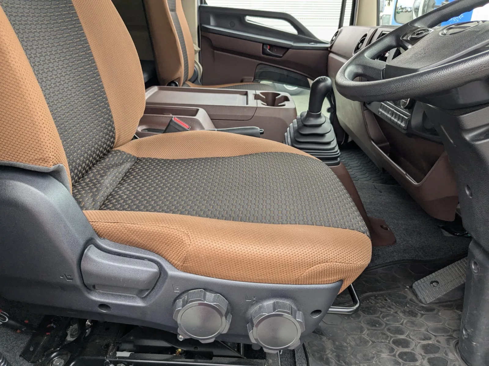 vehicle_image_20260716103841pHNTOqCA4j.webp