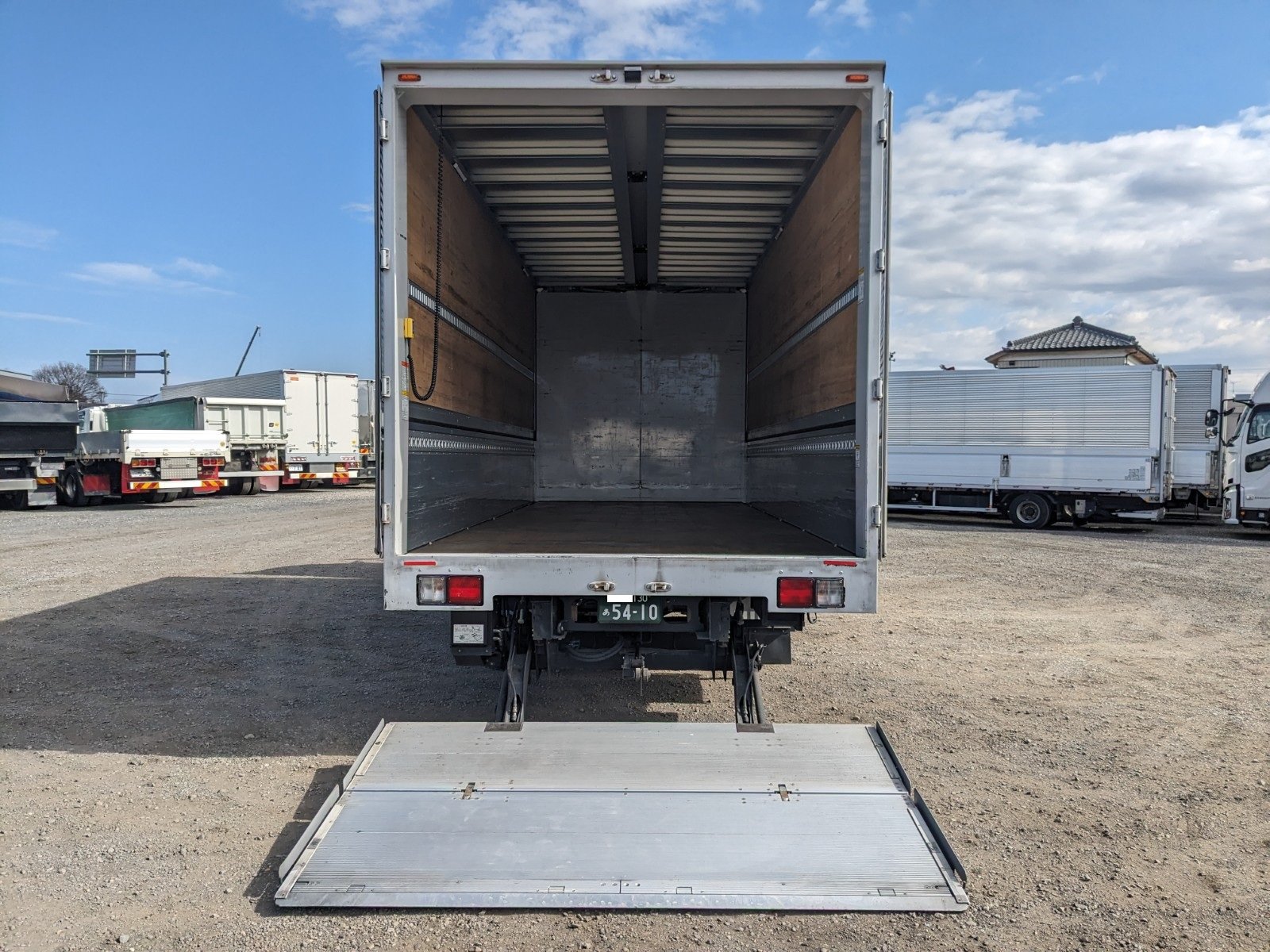 vehicle_image_20260213091902ufQVKJSAuO.jpg