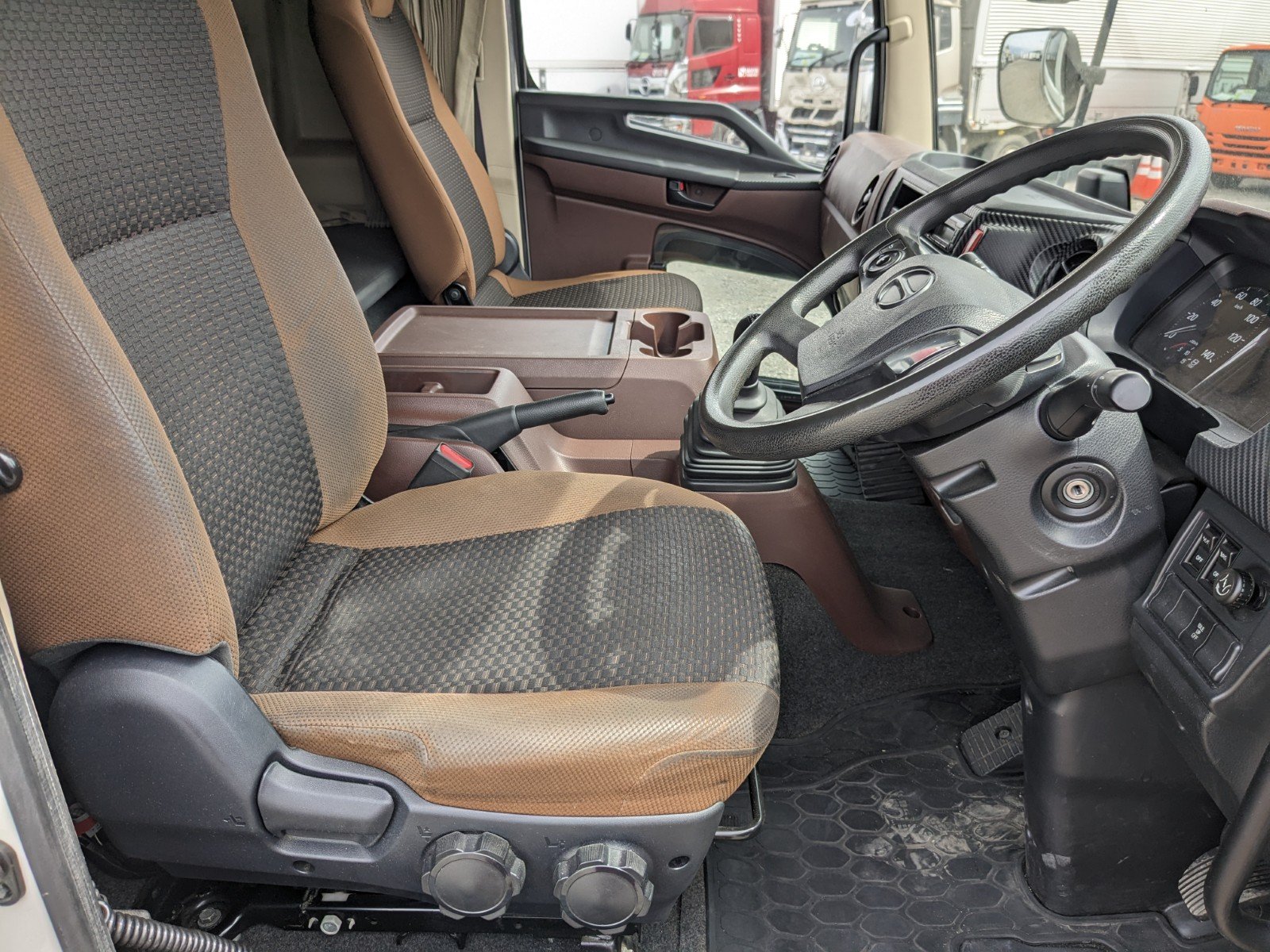vehicle_image_20260410154018DhWH3g5qhY.jpg