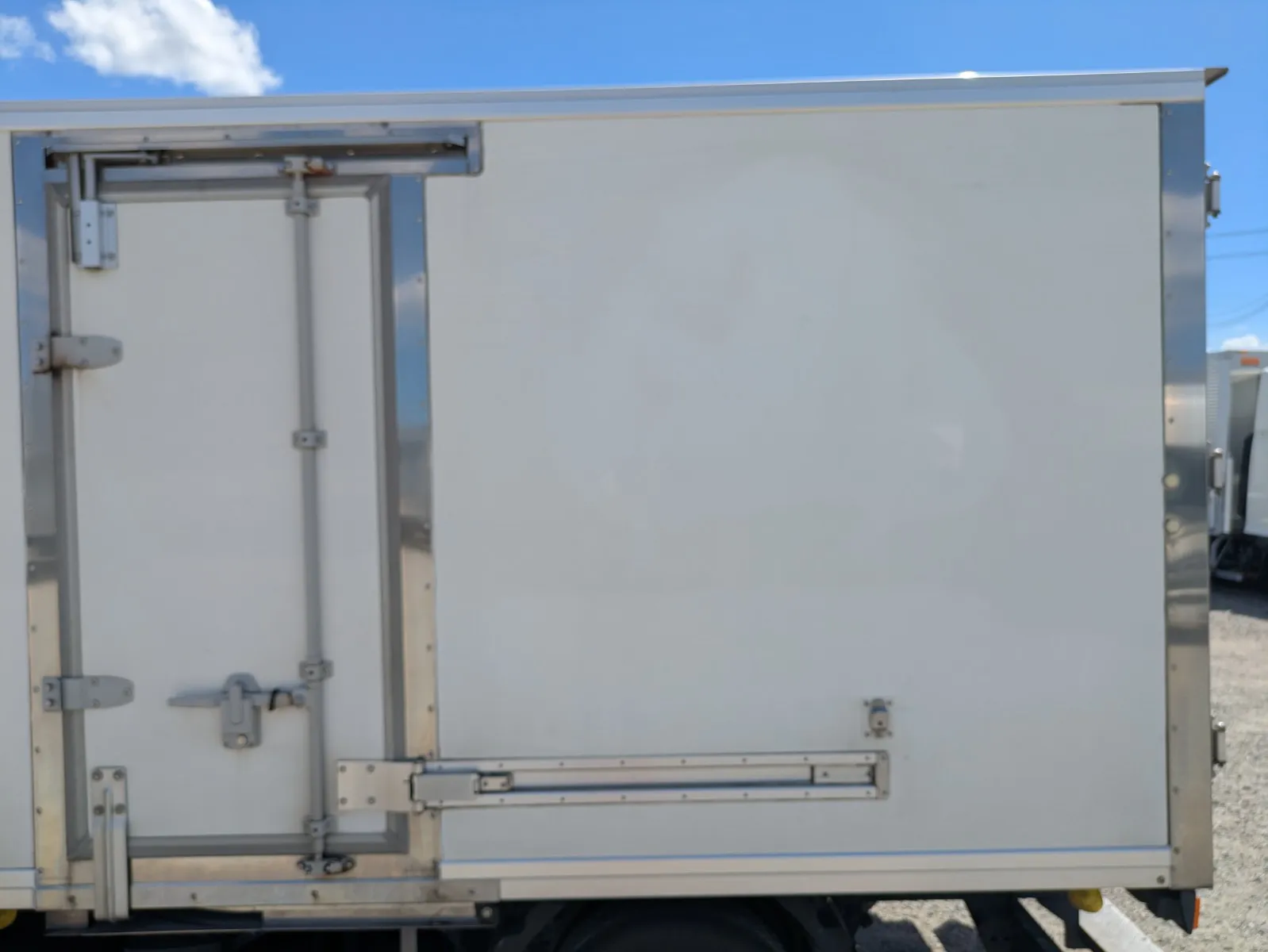 vehicle_image_20260806085838Kf2pPcng8B.webp