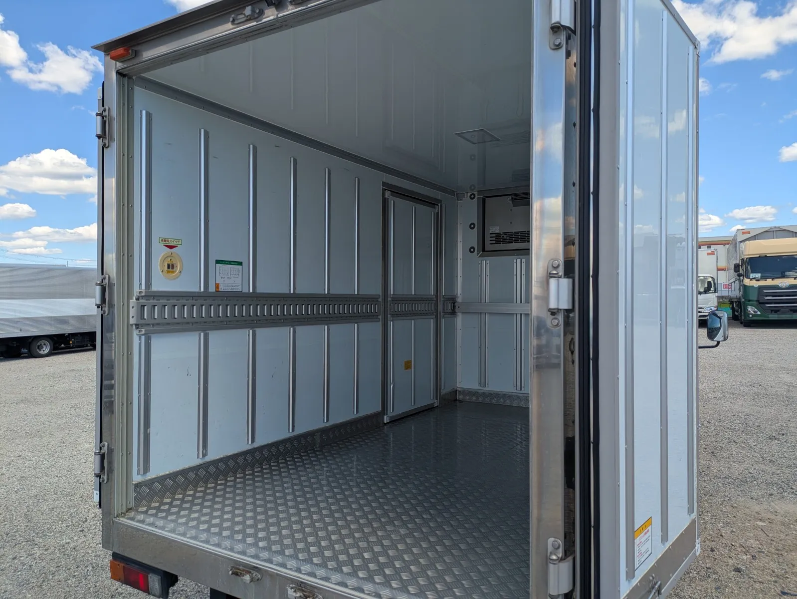 vehicle_image_20260806085838aKwHY4rvF4.webp