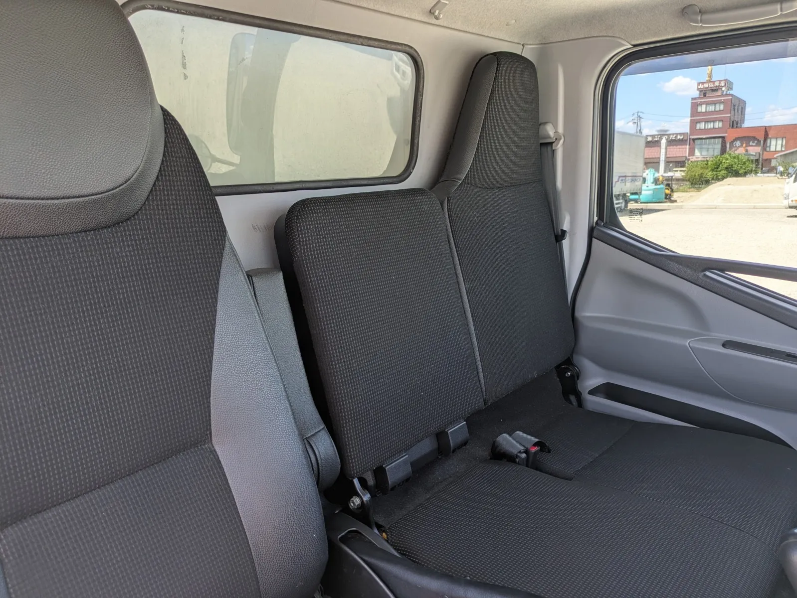 vehicle_image_20260806085844NTpitq4XrB.webp