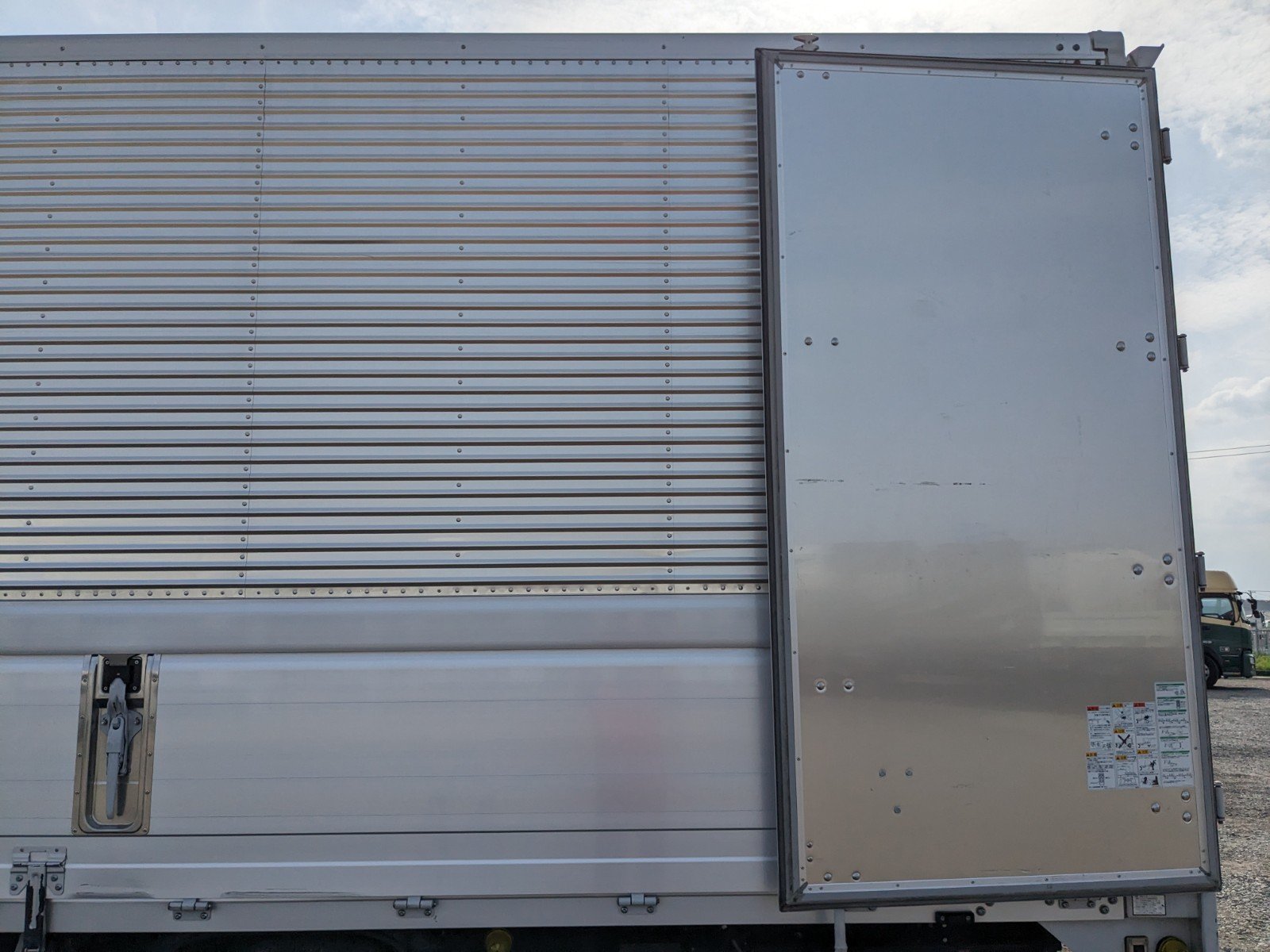 vehicle_image_20260415155358ZXJjSOHnlV.jpg