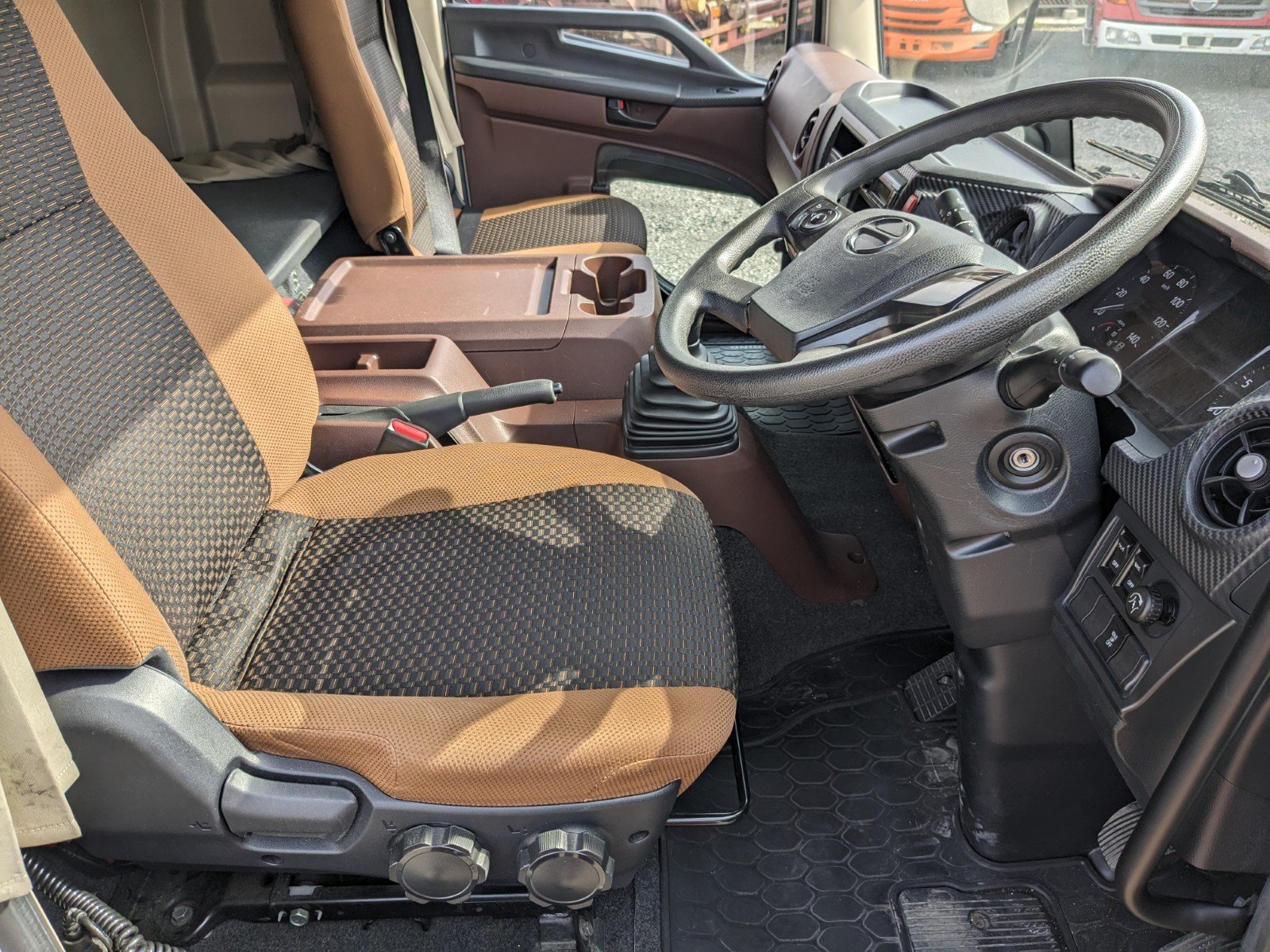 vehicle_image_20260415155358wj8f6AGpHy.jpg