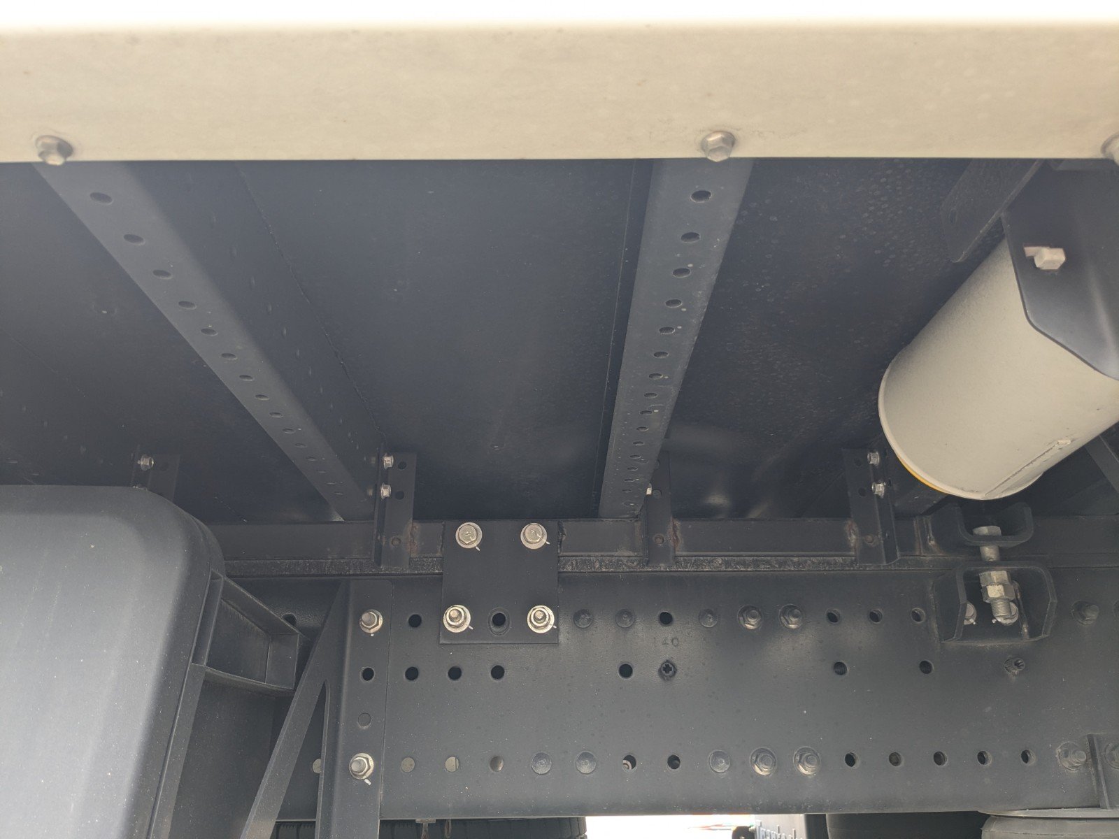 vehicle_image_20260615111303YCJ2LU716U.jpg