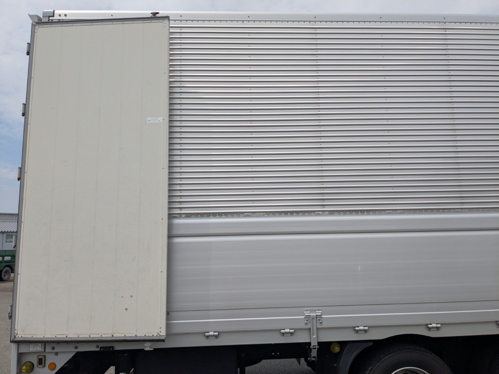 vehicle_image_20260615111303sJmd3RfT1z.jpg
